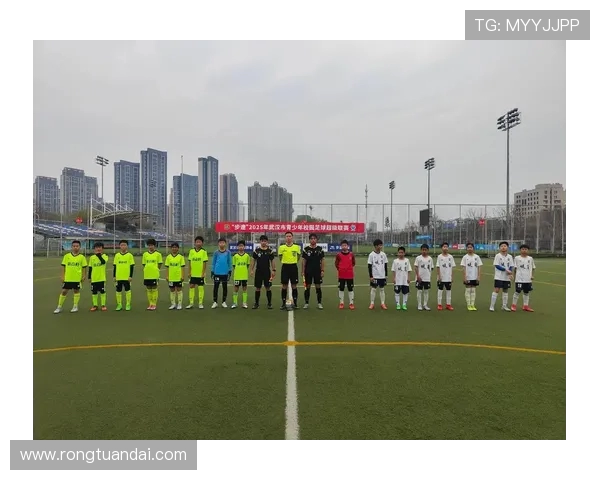 武汉足球队的拼搏之路:从低谷到大满贯的荣耀历程