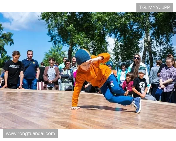 成都极限运动队在世界街舞大赛中的默契配合与精彩表现分析